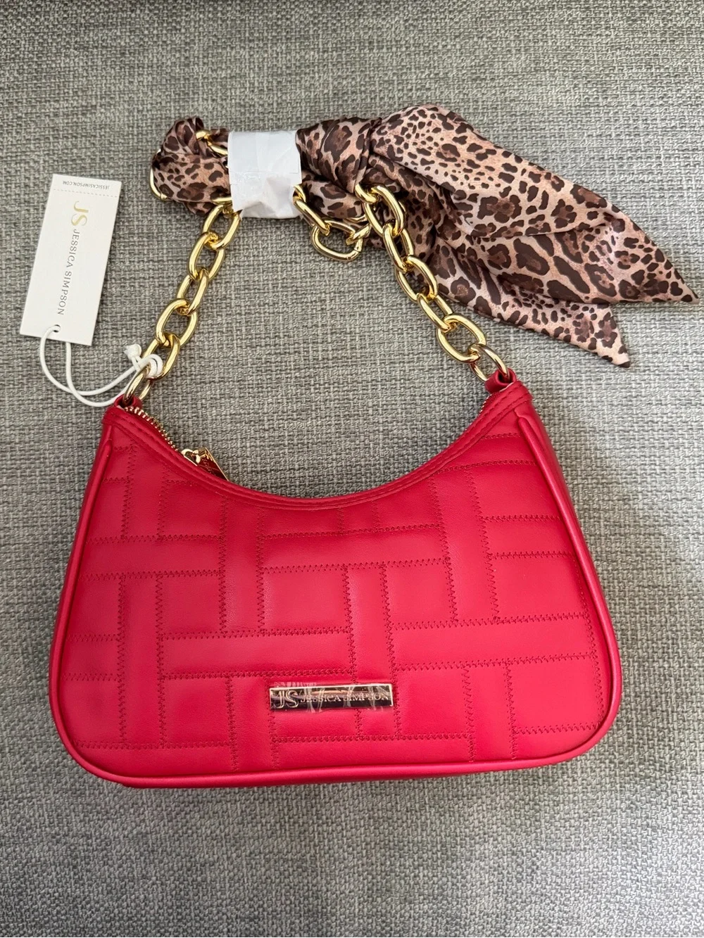 Jessica Simpson Donna Red Quilted Chain-Handle Shoulder Bag with Removable Scarf